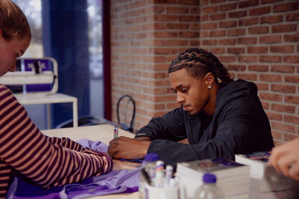 Signing session - Aasgaard & Onia Seke
