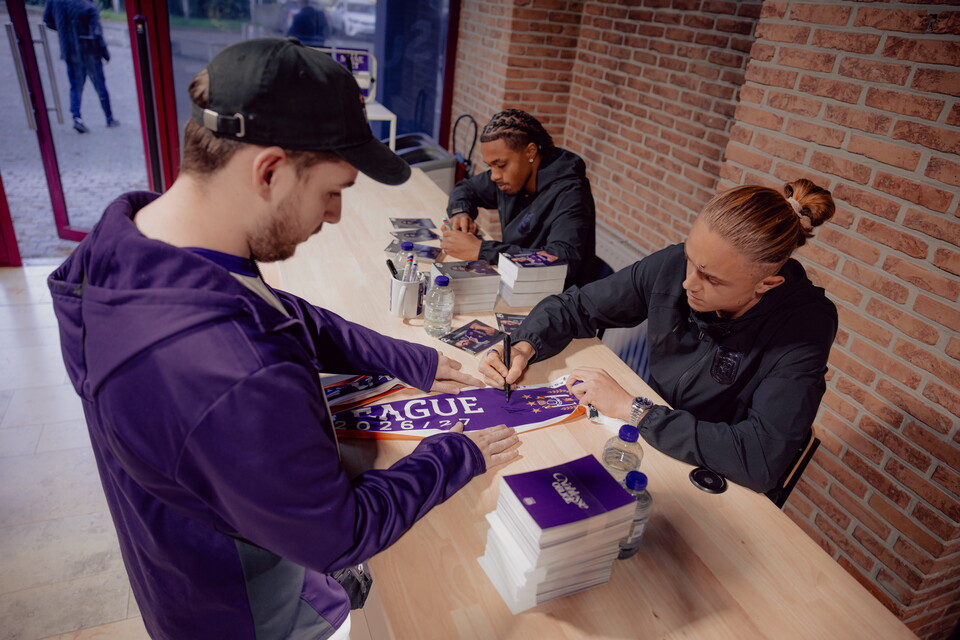 Signing session - Aasgaard & Onia Seke