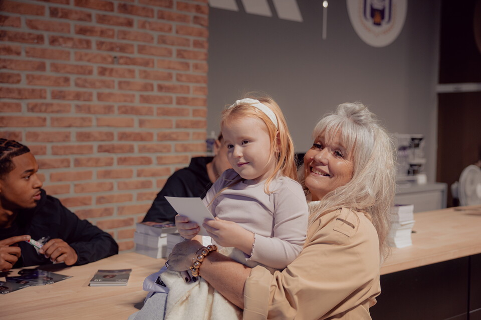 Signing session - Aasgaard & Onia Seke