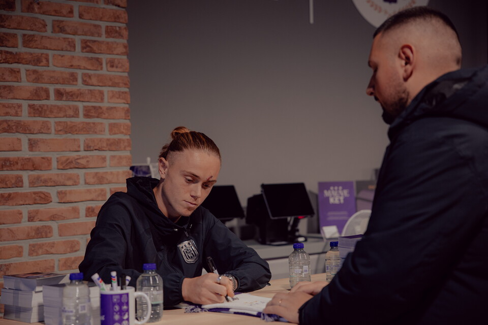 Signing session - Aasgaard & Onia Seke