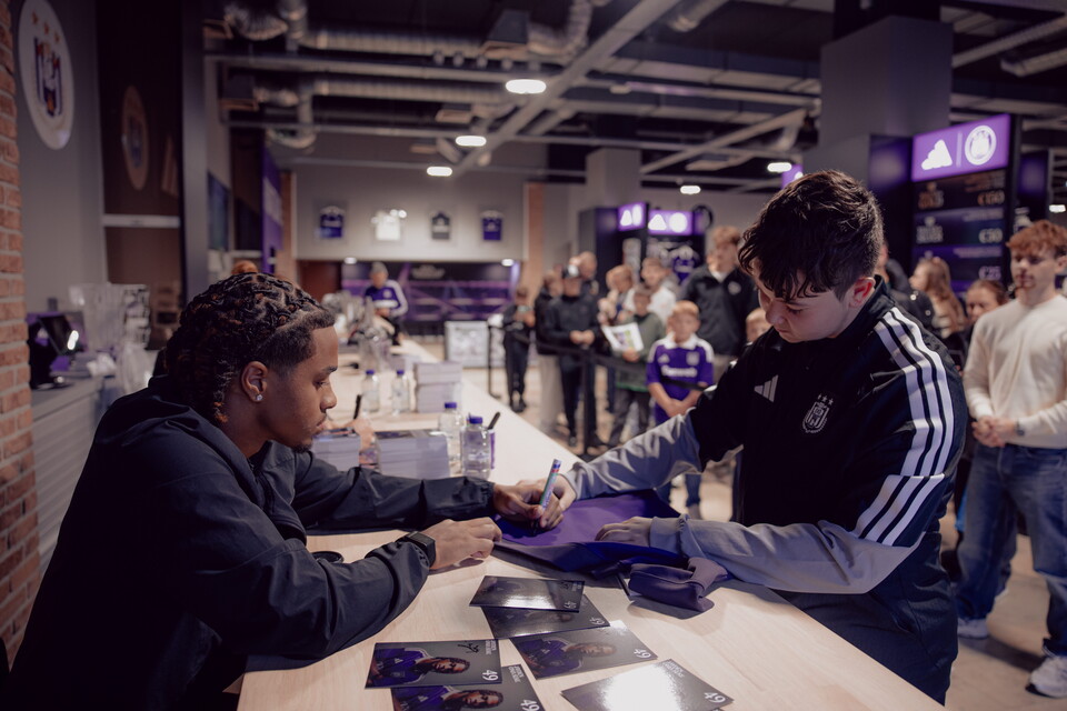 Signing session - Aasgaard & Onia Seke