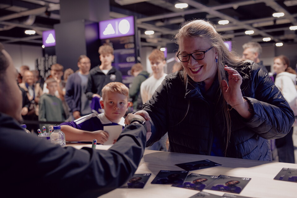 Signing session - Aasgaard & Onia Seke