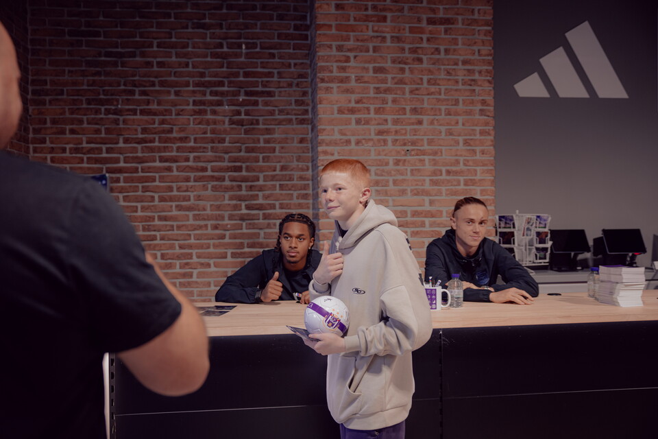 Signing session - Aasgaard & Onia Seke