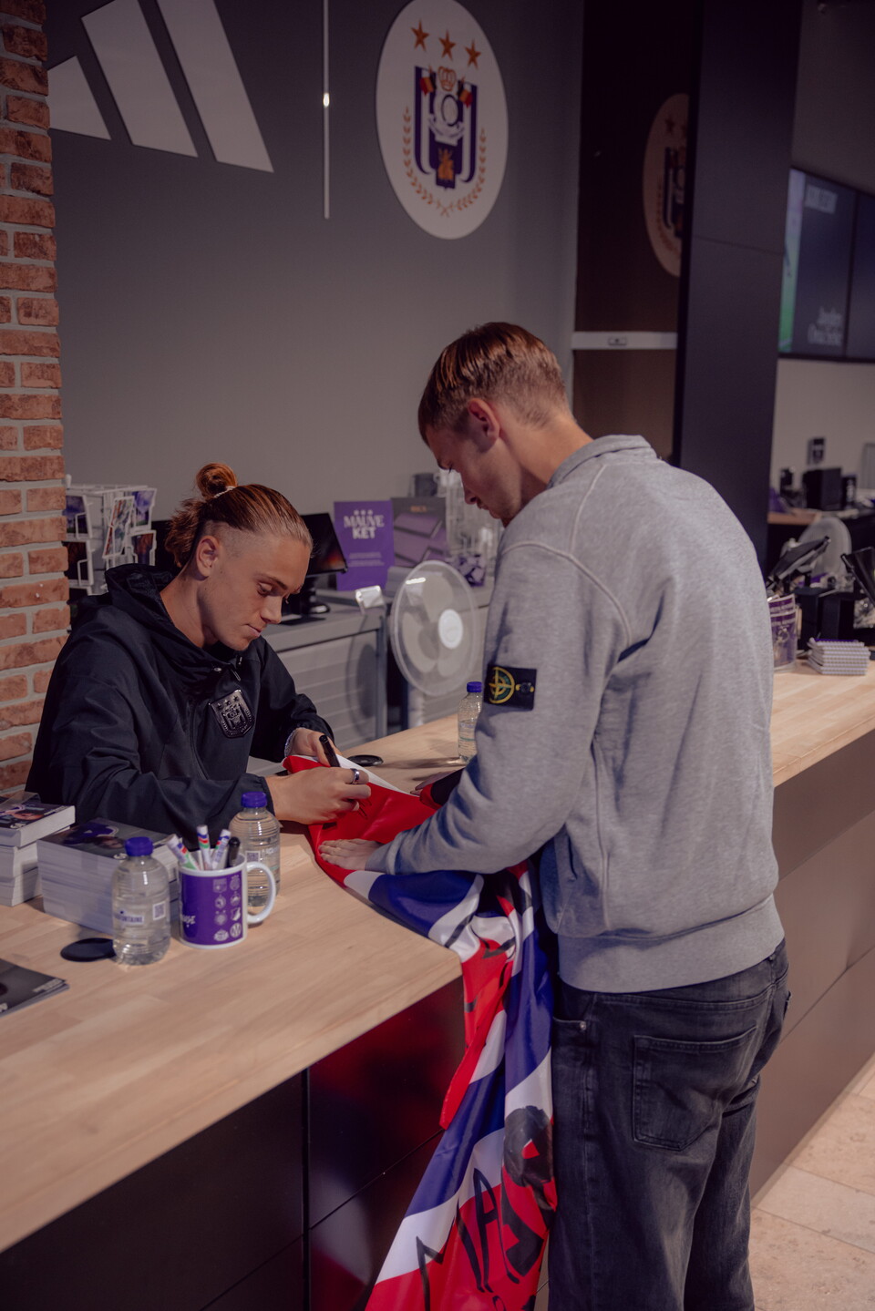 Signing session - Aasgaard & Onia Seke