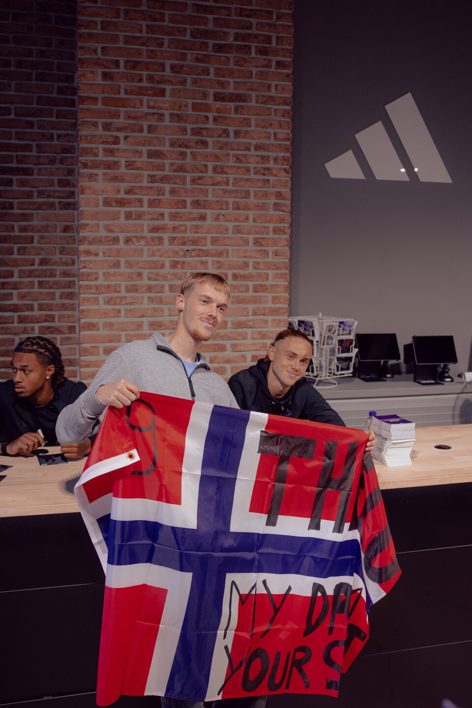 Signing session - Aasgaard & Onia Seke