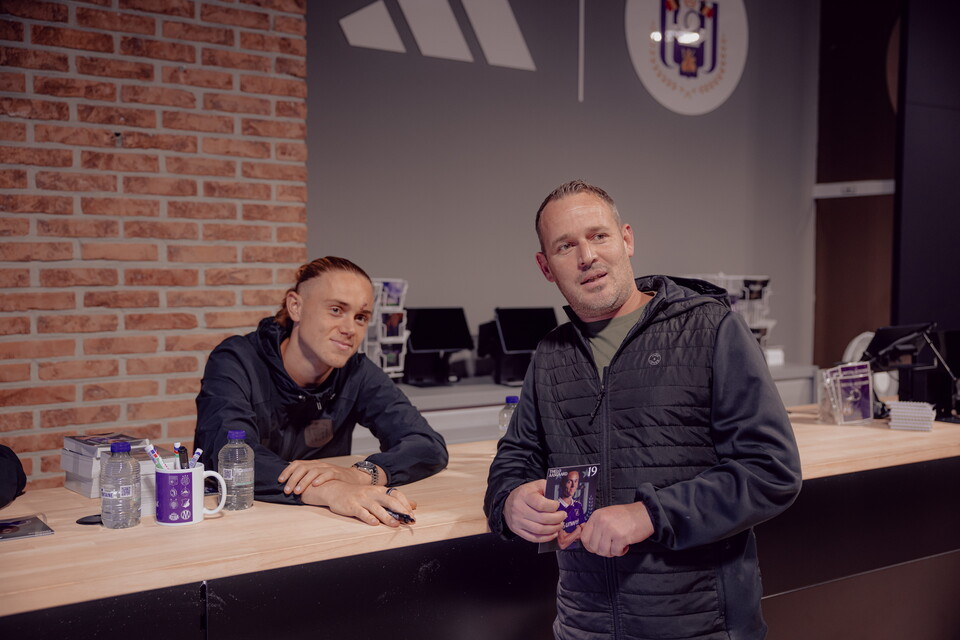 Signing session - Aasgaard & Onia Seke