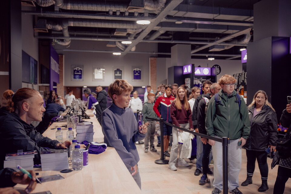 Signing session - Aasgaard & Onia Seke