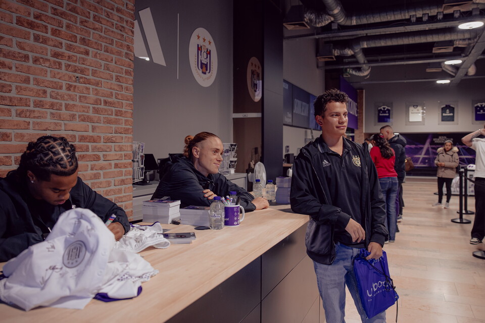 Signing session - Aasgaard & Onia Seke