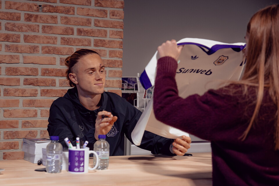 Signing session - Aasgaard & Onia Seke