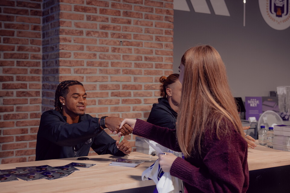 Signing session - Aasgaard & Onia Seke