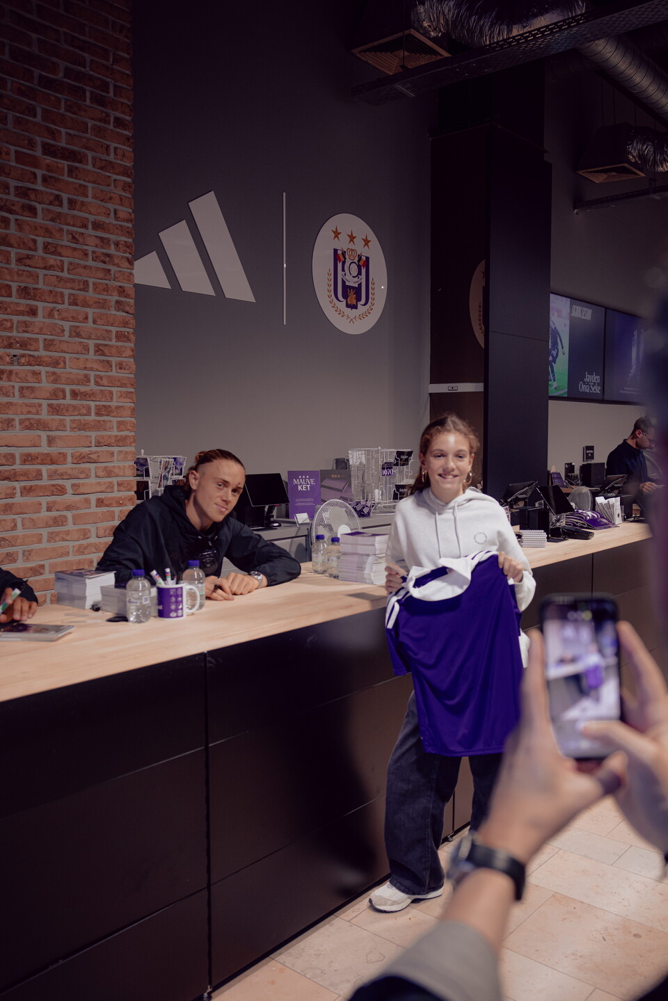 Signing session - Aasgaard & Onia Seke
