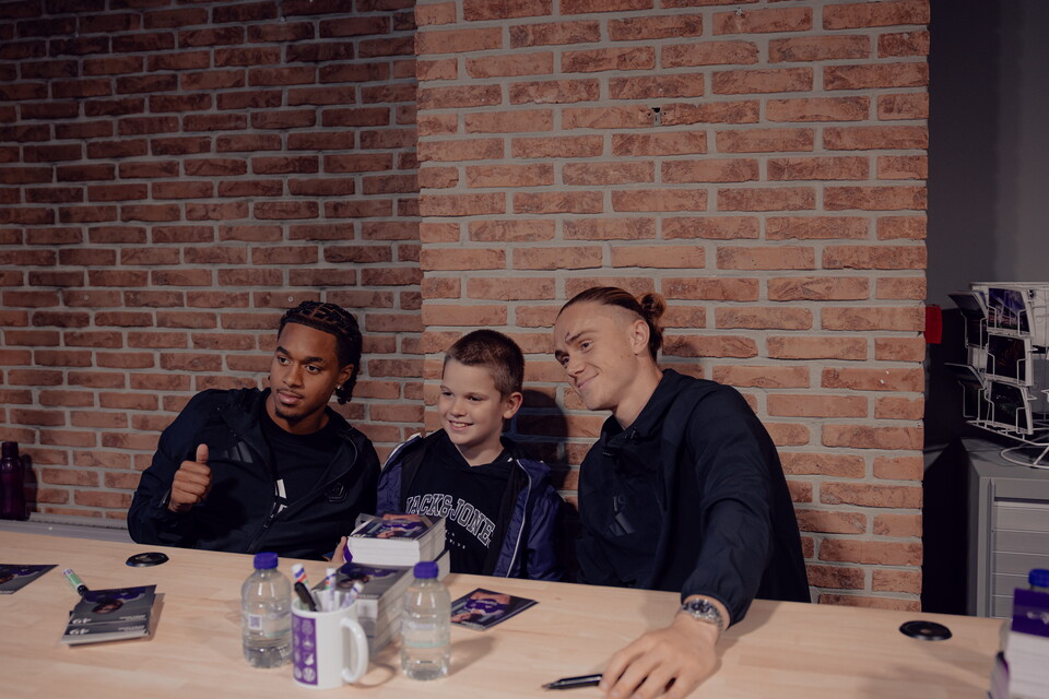 Signing session - Aasgaard & Onia Seke