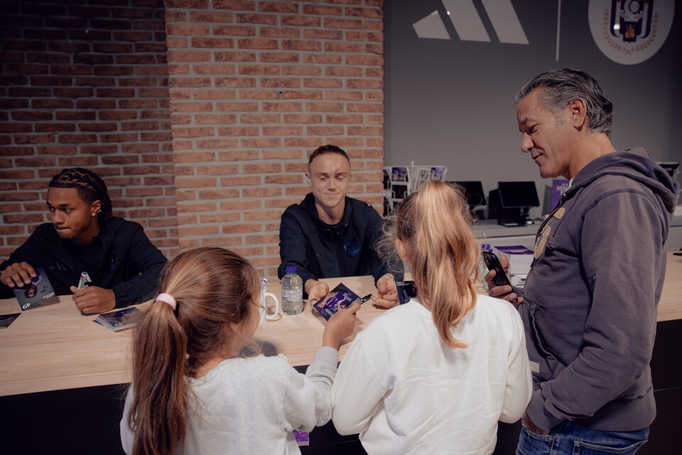 Signing session - Aasgaard & Onia Seke