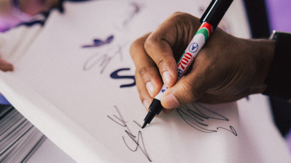 signing